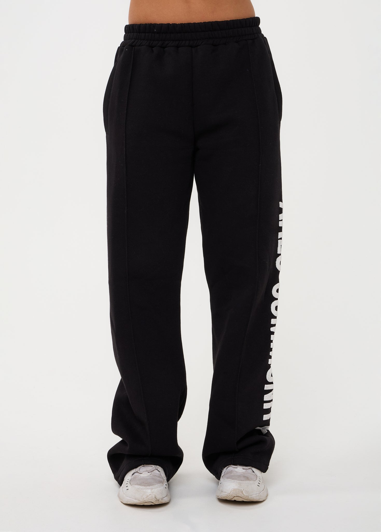 Ares Community Jogger Black (DROPS 24 AUG 20:00)
