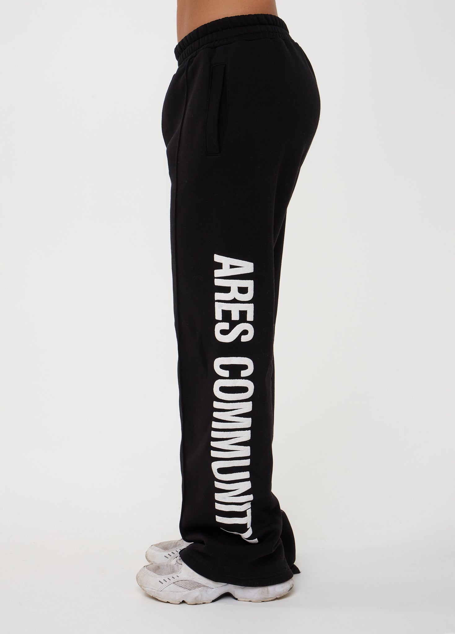 Ares Community Jogger Black (DROPS 24 AUG 20:00)