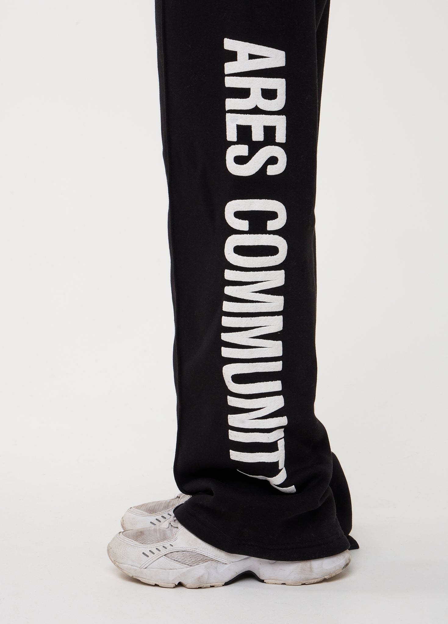 Ares Community Jogger Black (DROPS 24 AUG 20:00)