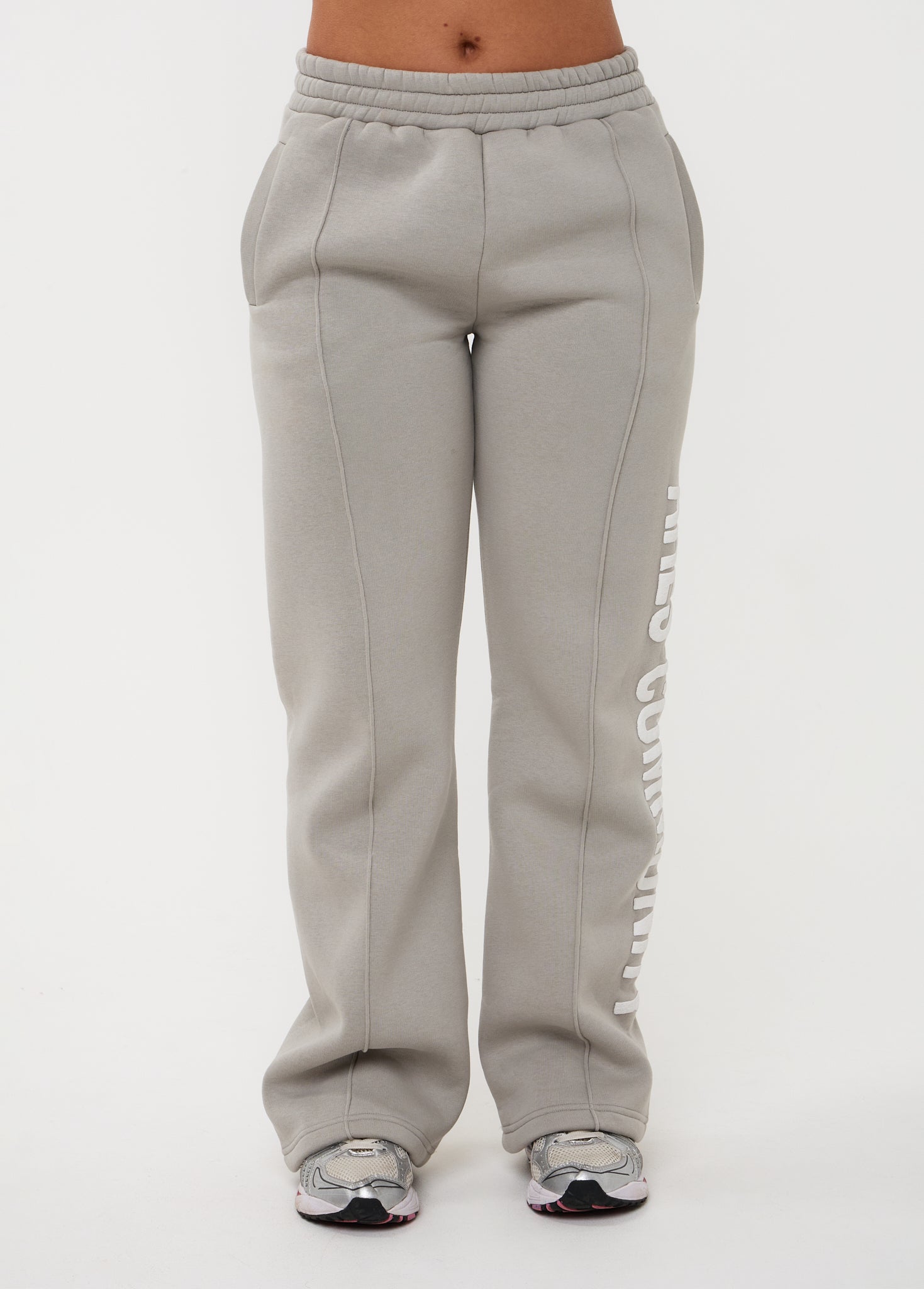 Ares Community Jogger Oyster Grey (DROPS 24 AUG 20:00)