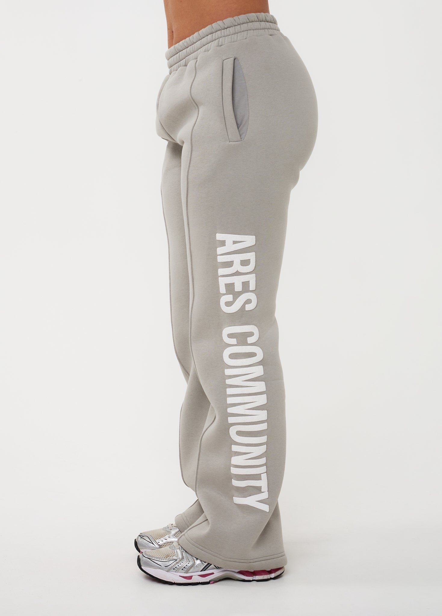 Ares Community Jogger Oyster Grey (DROPS 24 AUG 20:00)