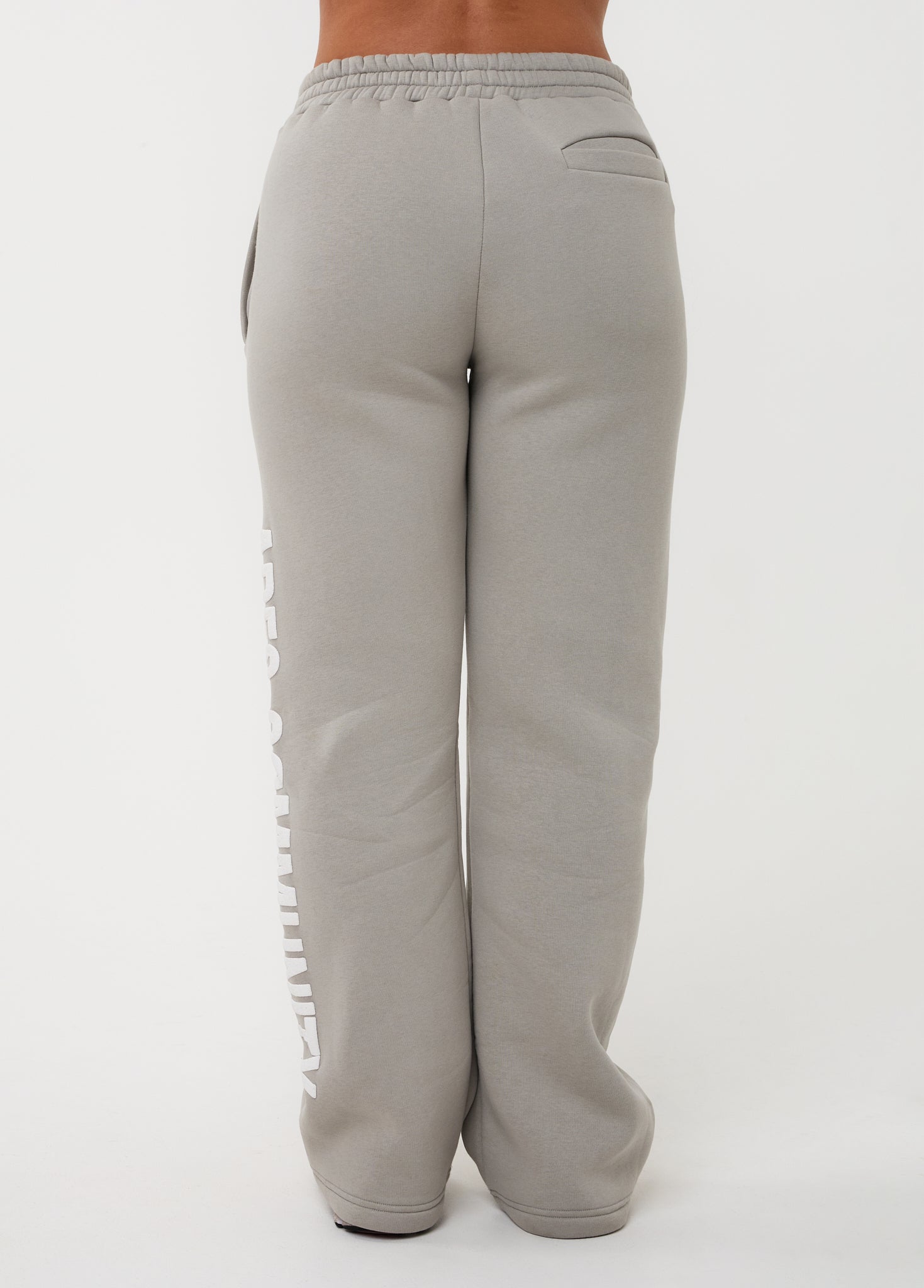 Ares Community Jogger Oyster Grey (DROPS 24 AUG 20:00)
