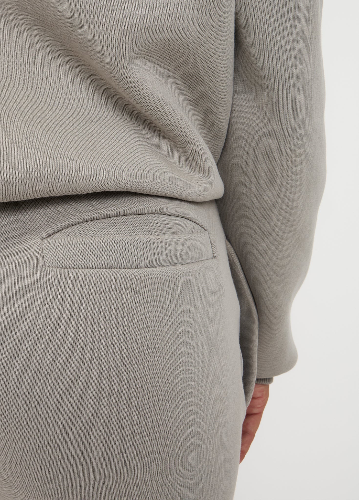 Ares Community Jogger Oyster Grey (DROPS 24 AUG 20:00)