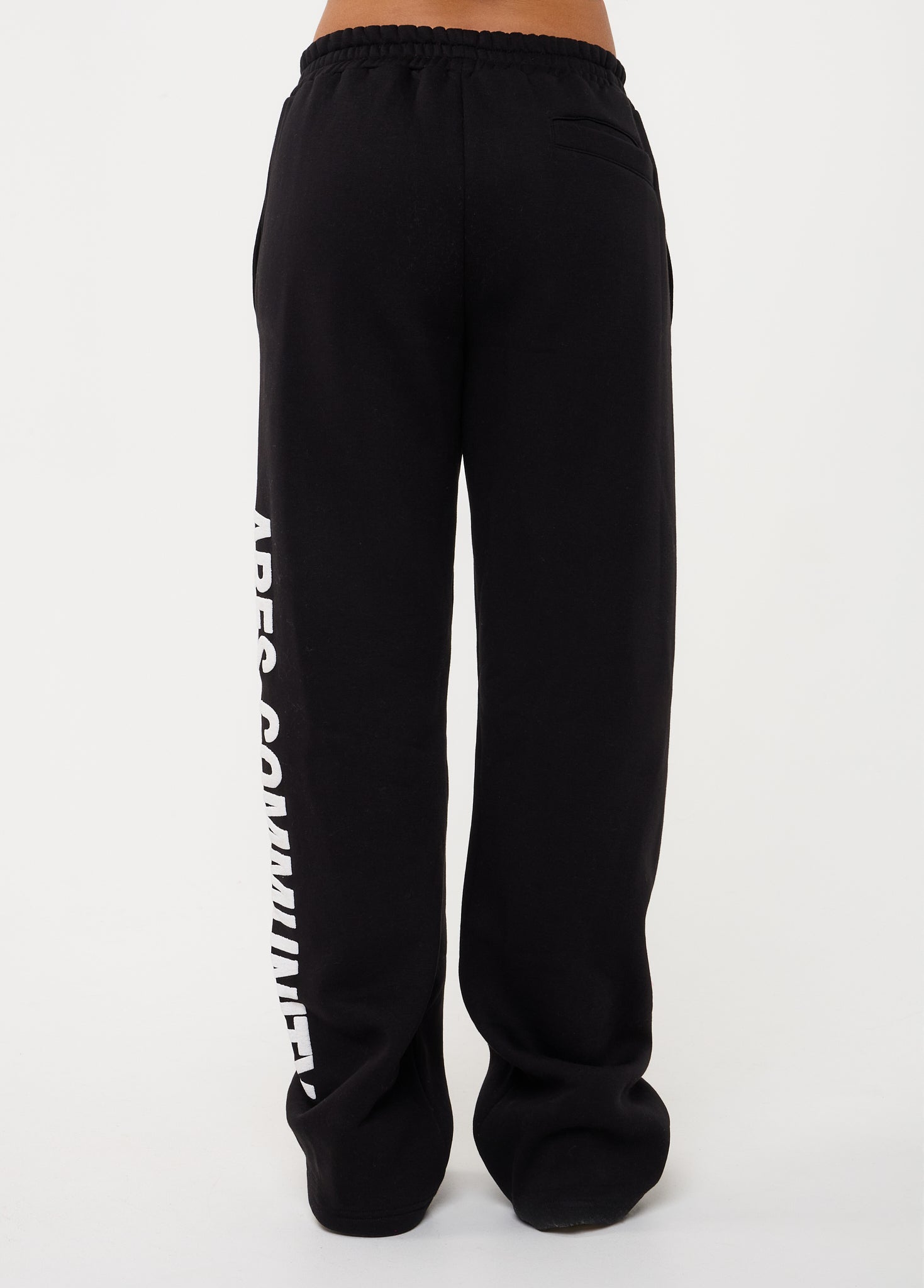 Ares Community Jogger Black (DROPS 24 AUG 20:00)